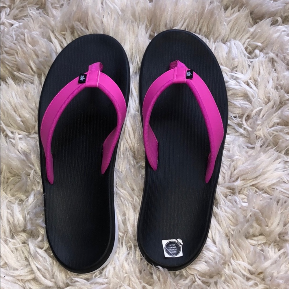 NIKE flip flops
